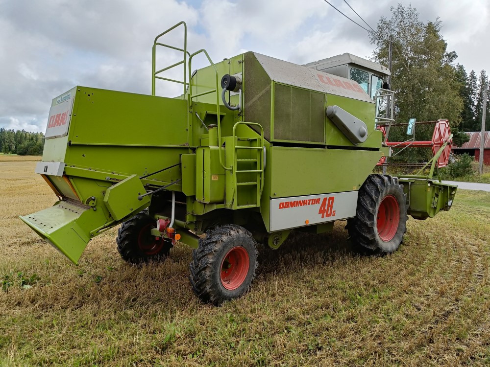 CLAAS Dominator 48S leikkuupuimuri, hydraulisella torvella - حصادة موحَّدة: صورة 5 CLAAS Dominator 48S leikkuupuimuri, hydraulisella torvella - حصادة موحَّدة: صورة 5