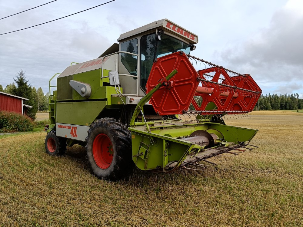 CLAAS Dominator 48S leikkuupuimuri, hydraulisella torvella - حصادة موحَّدة: صورة 2 CLAAS Dominator 48S leikkuupuimuri, hydraulisella torvella - حصادة موحَّدة: صورة 2