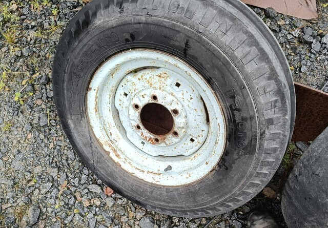 Fordson Diesel Major eturenkaat - إطارات - جرار: صورة 5 Fordson Diesel Major eturenkaat - إطارات - جرار: صورة 5