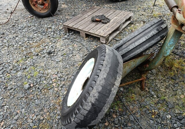 Fordson Diesel Major eturenkaat - إطارات - جرار: صورة 3 Fordson Diesel Major eturenkaat - إطارات - جرار: صورة 3