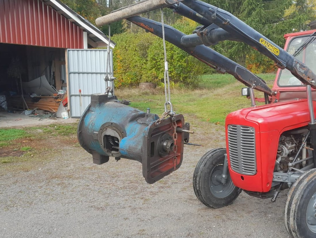 Fordson Super Major perä, vaihdelaatikko ja nostolaitekotelon kansi - صندوق التروس - جرار: صورة 1 Fordson Super Major perä, vaihdelaatikko ja nostolaitekotelon kansi - صندوق التروس - جرار: صورة 1