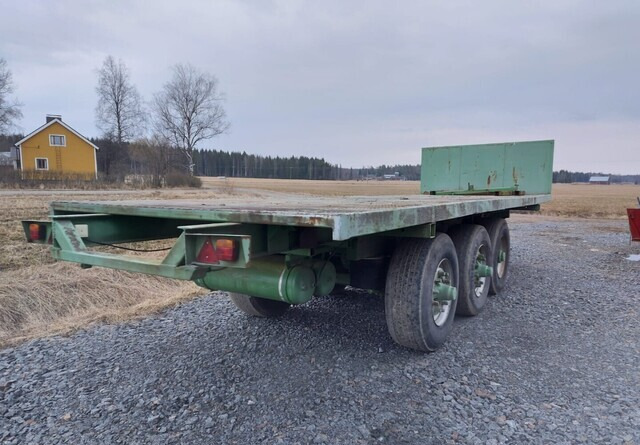 Jalkalavakärry 3-akselinen ilma-alustainen. - مقطورات مسطحة: صورة 3 Jalkalavakärry 3-akselinen ilma-alustainen. - مقطورات مسطحة: صورة 3