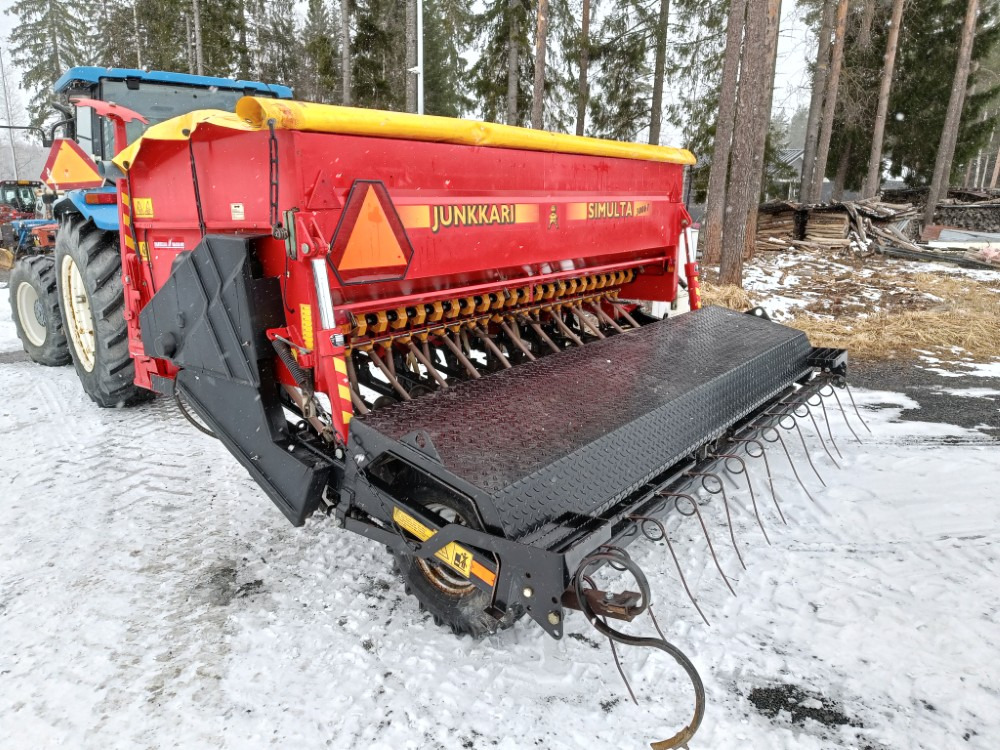 Junkkari Simulta S3000T Takapyöräkone kiekkovantailla - آلة البذار متعددة الوظائف: صورة 2 Junkkari Simulta S3000T Takapyöräkone kiekkovantailla - آلة البذار متعددة الوظائف: صورة 2