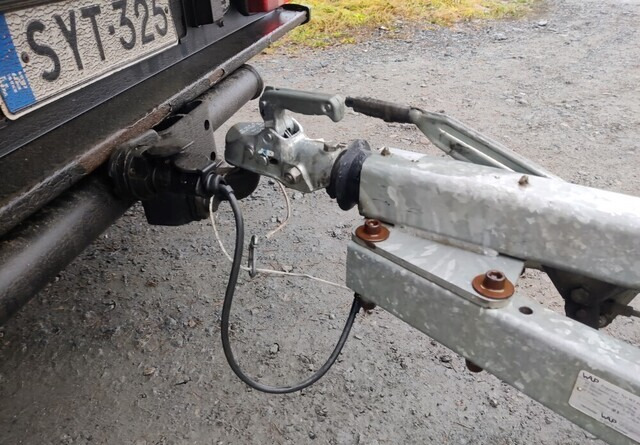 Kärppä Teliperäkärry jarrullinen - مقطورات مسطحة: صورة 3 Kärppä Teliperäkärry jarrullinen - مقطورات مسطحة: صورة 3