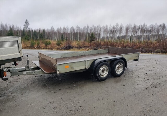 Kärppä Teliperäkärry jarrullinen - مقطورات مسطحة: صورة 2 Kärppä Teliperäkärry jarrullinen - مقطورات مسطحة: صورة 2
