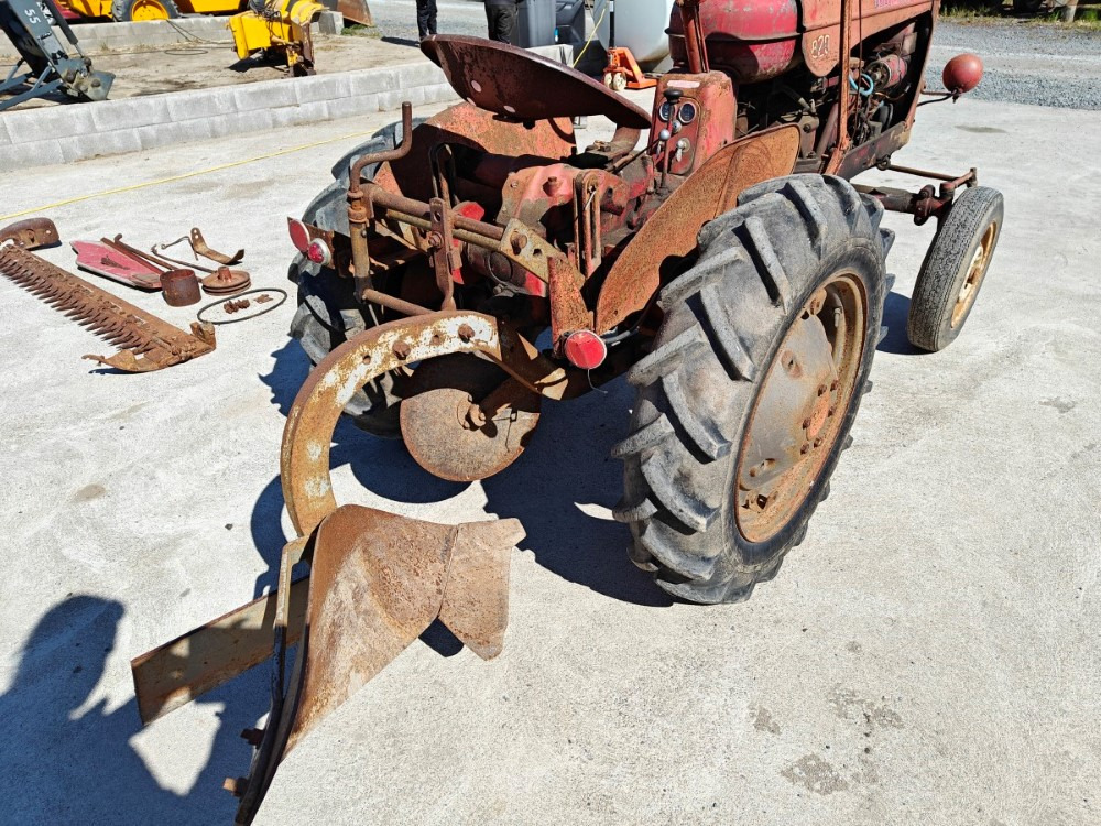 Massey Harris 820D harvinainen 2-sylinterinen diesel, katso video! - جرار: صورة 5 Massey Harris 820D harvinainen 2-sylinterinen diesel, katso video! - جرار: صورة 5