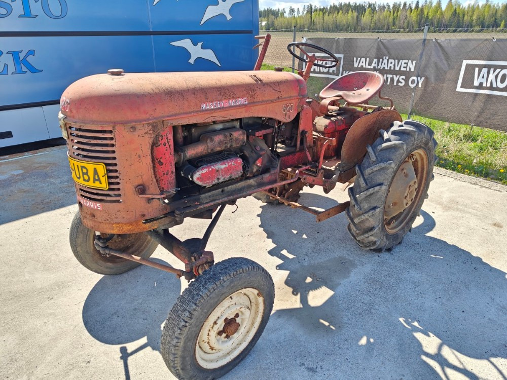 Massey Harris 820D harvinainen 2-sylinterinen diesel, katso video! - جرار: صورة 2 Massey Harris 820D harvinainen 2-sylinterinen diesel, katso video! - جرار: صورة 2