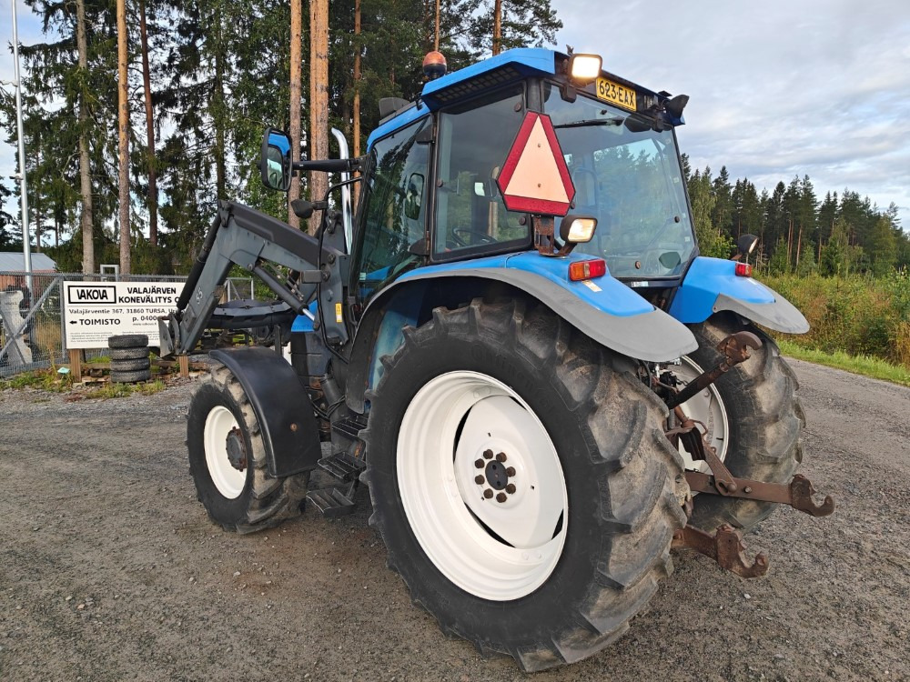 New Holland TS100, ES vaihteisto, ilmastointi, etukuormaaja Ålö Q55, katso video! - جرار: صورة 3 New Holland TS100, ES vaihteisto, ilmastointi, etukuormaaja Ålö Q55, katso video! - جرار: صورة 3