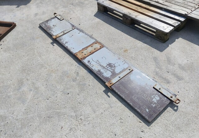 Peräkärryn vanerilaita - 35cm korkea, leveys 197cm - هيكل السيارة الخارجية - مقطورة زراعية قلابة: صورة 2 Peräkärryn vanerilaita - 35cm korkea, leveys 197cm - هيكل السيارة الخارجية - مقطورة زراعية قلابة: صورة 2