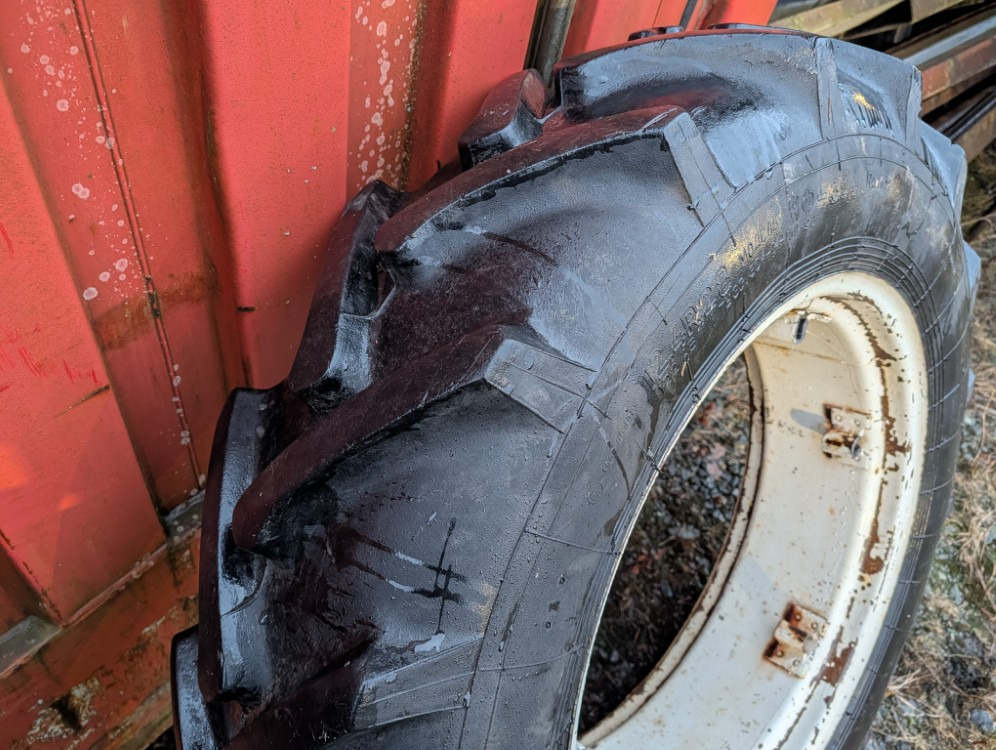 Renkaat 12.4R28 vannekehillä - إطارات: صورة 5 Renkaat 12.4R28 vannekehillä - إطارات: صورة 5