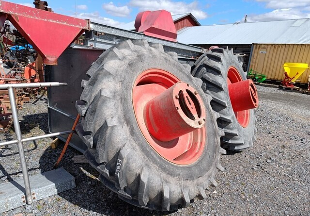Taurus Paripyörät 18.4R38 todella hyväkuntoiset Fendt Farmer 312LSA sopivat - عجلات - الآلات الزراعية: صورة 3 Taurus Paripyörät 18.4R38 todella hyväkuntoiset Fendt Farmer 312LSA sopivat - عجلات - الآلات الزراعية: صورة 3
