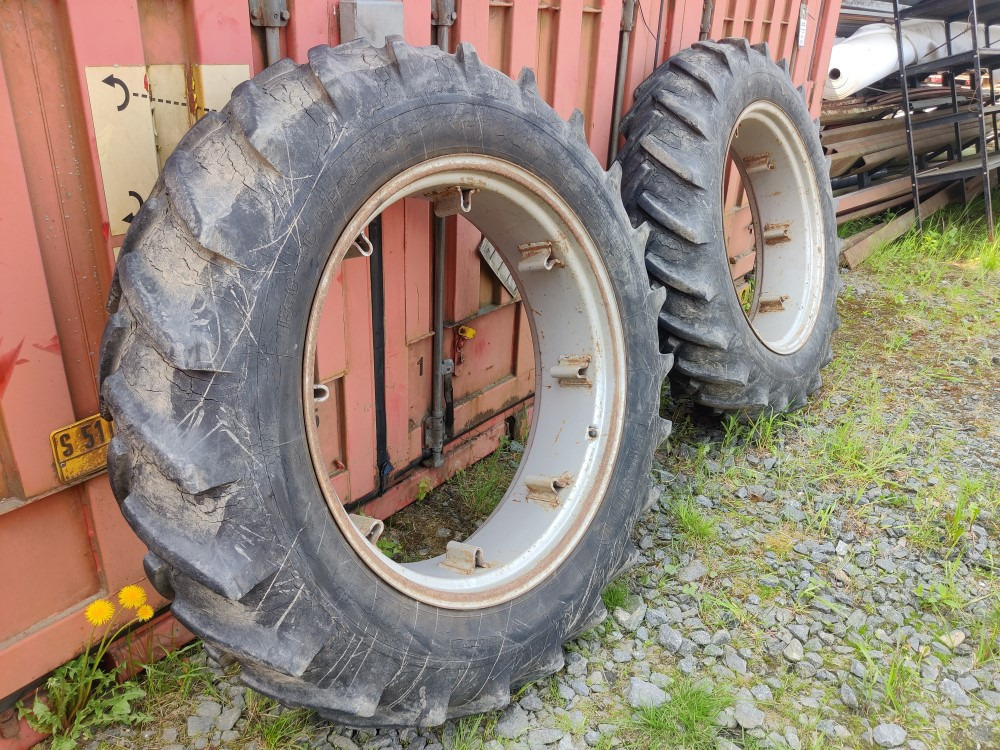 Traktorin renkaat 13.6x36 vannekehillä - إطارات - جرار: صورة 2 Traktorin renkaat 13.6x36 vannekehillä - إطارات - جرار: صورة 2