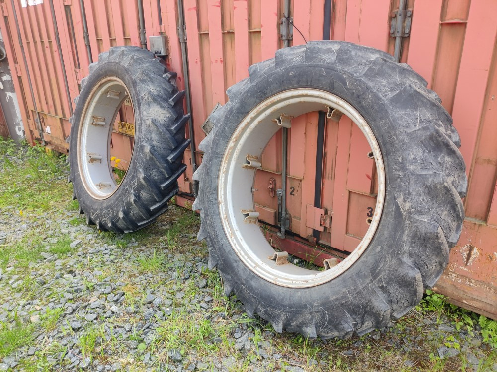 Traktorin renkaat 13.6x36 vannekehillä - إطارات - جرار: صورة 4 Traktorin renkaat 13.6x36 vannekehillä - إطارات - جرار: صورة 4