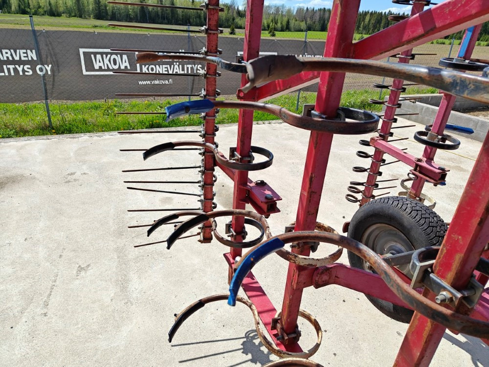 VM 450 cm, hydraulisesti taittuva, etulana ja jälkihara, katso video! - مشط العشب: صورة 5 VM 450 cm, hydraulisesti taittuva, etulana ja jälkihara, katso video! - مشط العشب: صورة 5