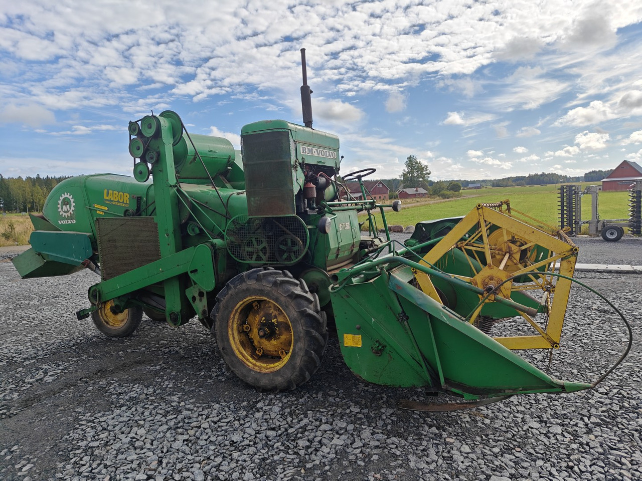 Volvo BM ST257 leikkuupuimuri työleveys 190cm, vaikka koeruutupuimuriksi, katso video! - حصادة موحَّدة: صورة 3 Volvo BM ST257 leikkuupuimuri työleveys 190cm, vaikka koeruutupuimuriksi, katso video! - حصادة موحَّدة: صورة 3