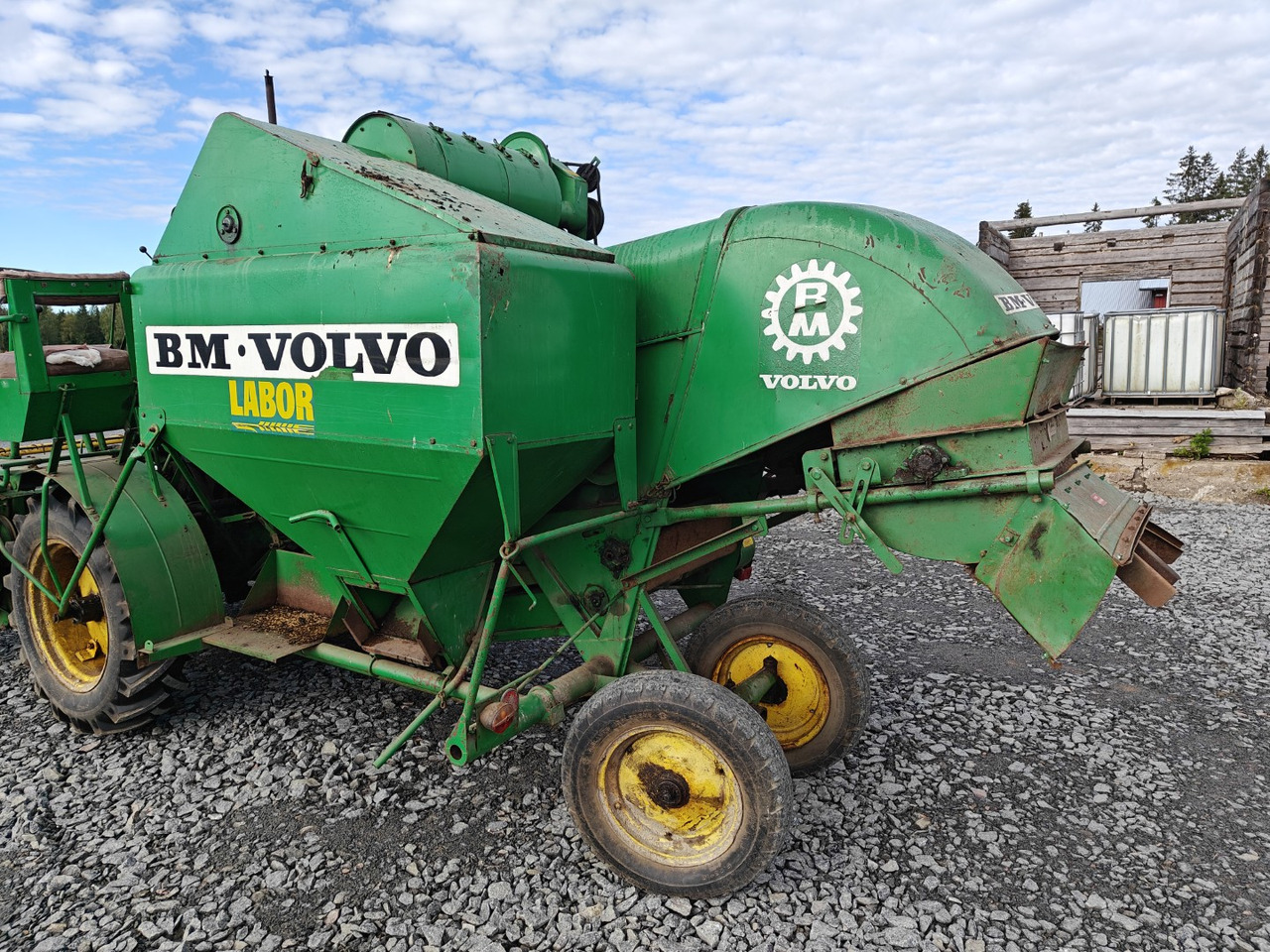 Volvo BM ST257 leikkuupuimuri työleveys 190cm, vaikka koeruutupuimuriksi, katso video! - حصادة موحَّدة: صورة 5 Volvo BM ST257 leikkuupuimuri työleveys 190cm, vaikka koeruutupuimuriksi, katso video! - حصادة موحَّدة: صورة 5