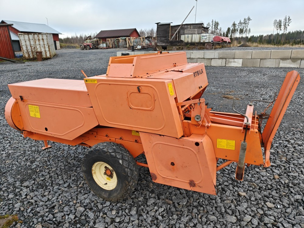 Wärtsilä Rivierra Casalis PHP150 - مكبس البالات المستطيله: صورة 4 Wärtsilä Rivierra Casalis PHP150 - مكبس البالات المستطيله: صورة 4