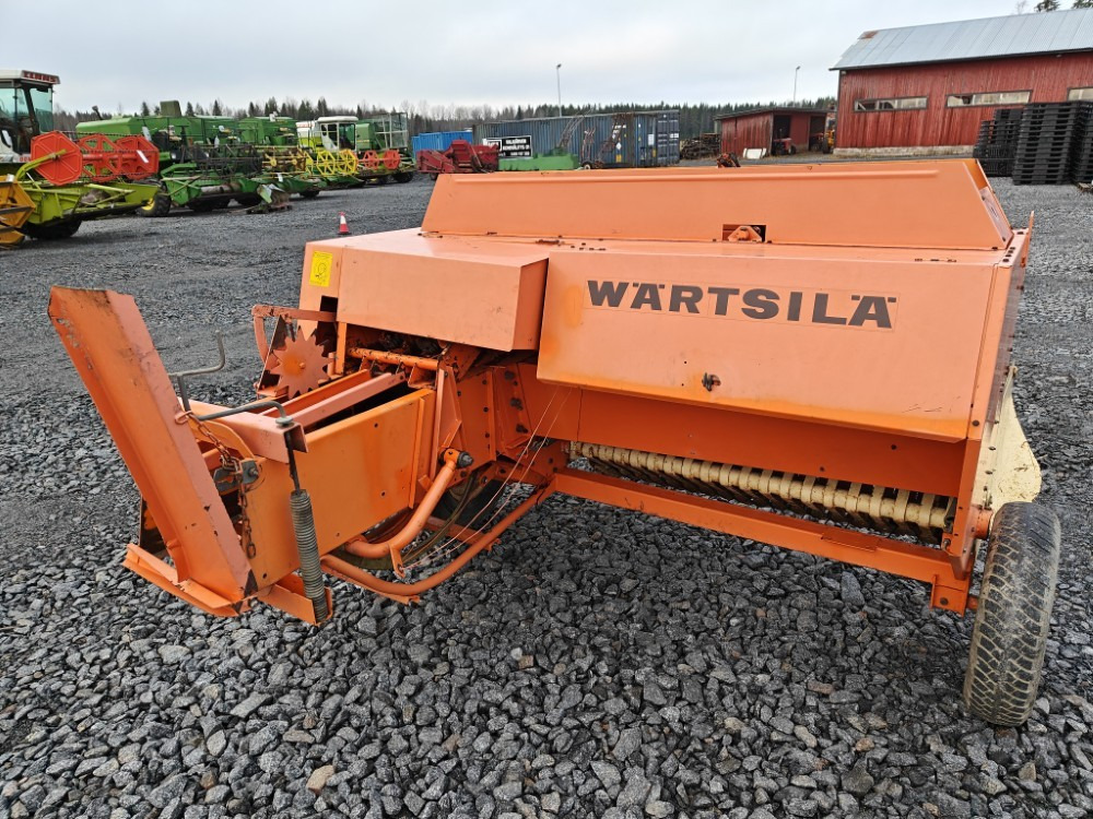 Wärtsilä Rivierra Casalis PHP150 - مكبس البالات المستطيله: صورة 3 Wärtsilä Rivierra Casalis PHP150 - مكبس البالات المستطيله: صورة 3