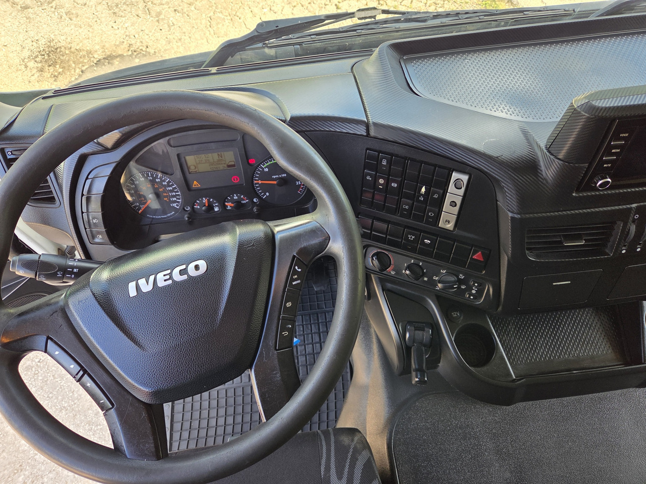 IVECO  - شاحنة هيكل كابينة: صورة 5 IVECO  - شاحنة هيكل كابينة: صورة 5