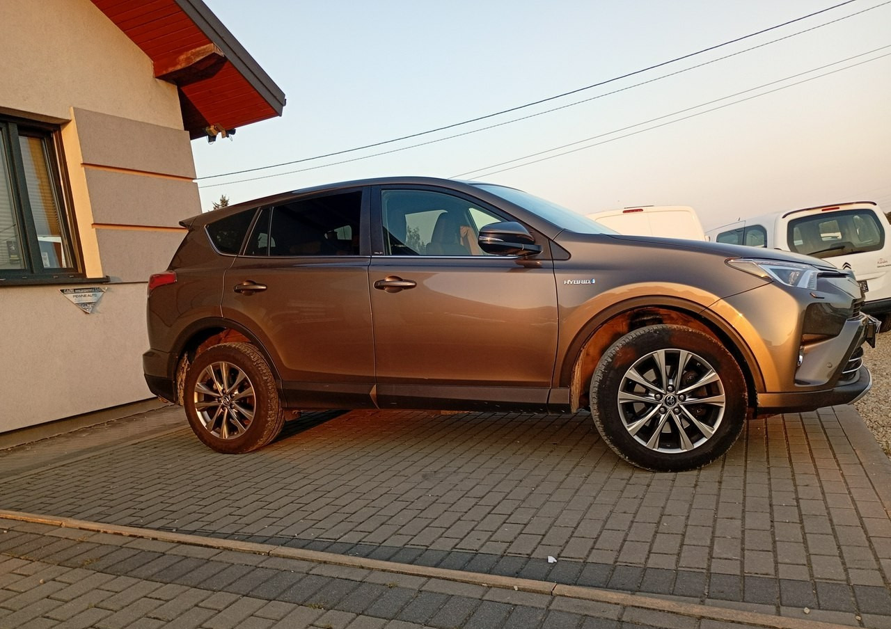 Toyota RAV 4 IV 2017/ 2018 - سيارة دفع رباعي: صورة 4 Toyota RAV 4 IV 2017/ 2018 - سيارة دفع رباعي: صورة 4