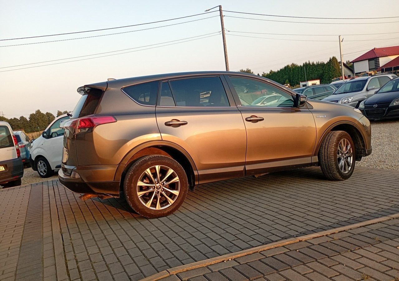 Toyota RAV 4 IV 2017/ 2018 - سيارة دفع رباعي: صورة 5 Toyota RAV 4 IV 2017/ 2018 - سيارة دفع رباعي: صورة 5