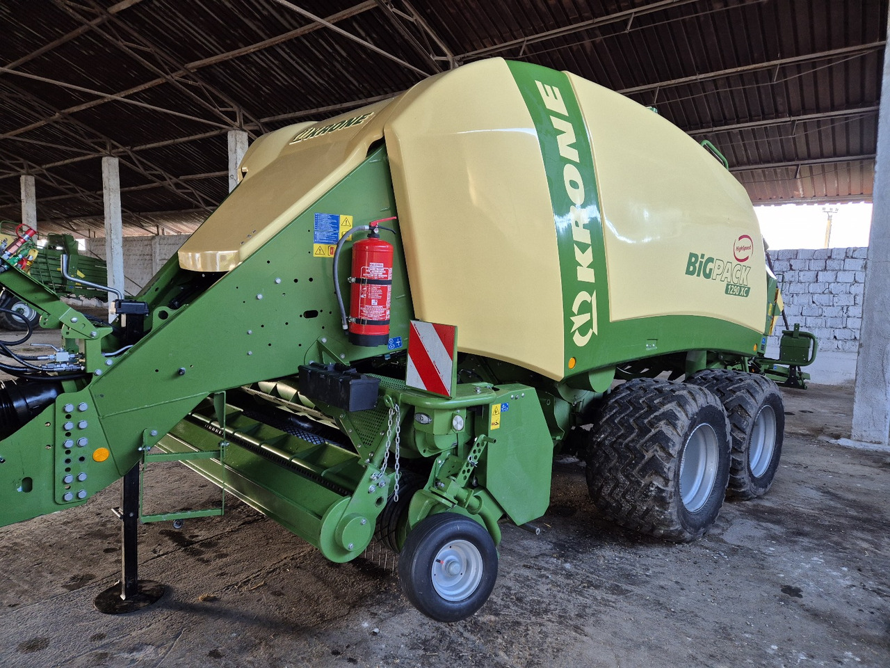 Krone Big Pack 1290 XC - مكبس البالات المستطيله: صورة 1 Krone Big Pack 1290 XC - مكبس البالات المستطيله: صورة 1