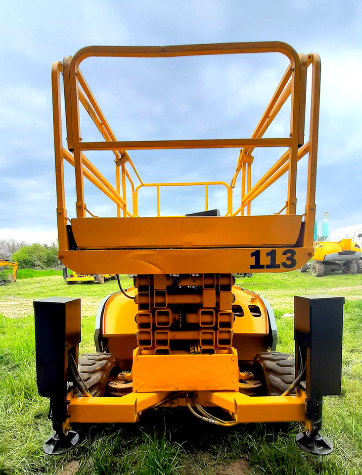 HAULOTTE Compact 12 DX - رافعة هيدروليكية مقصية: صورة 5 HAULOTTE Compact 12 DX - رافعة هيدروليكية مقصية: صورة 5