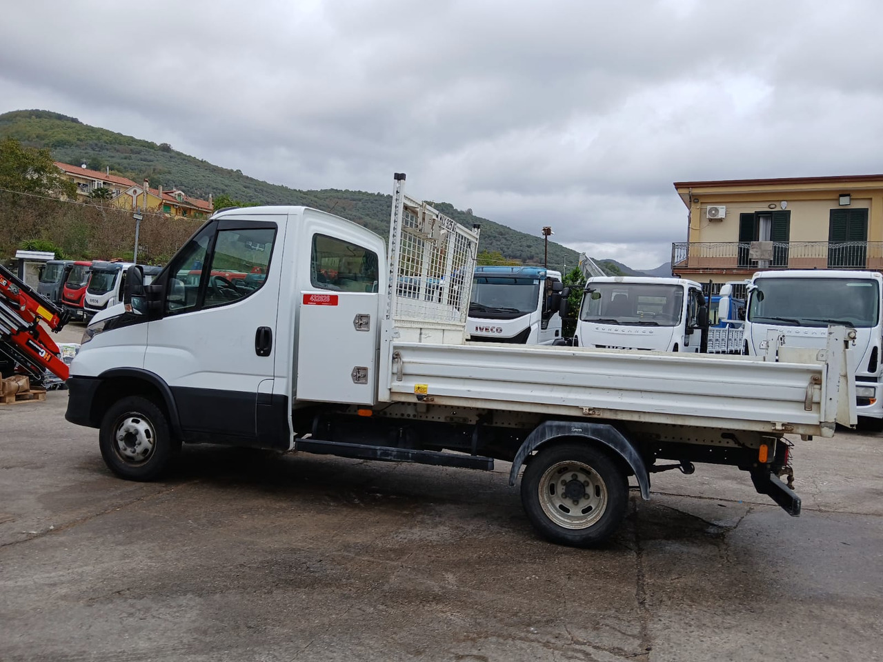 IVECO DAILY 35-120 - قلاب صغير: صورة 4 IVECO DAILY 35-120 - قلاب صغير: صورة 4