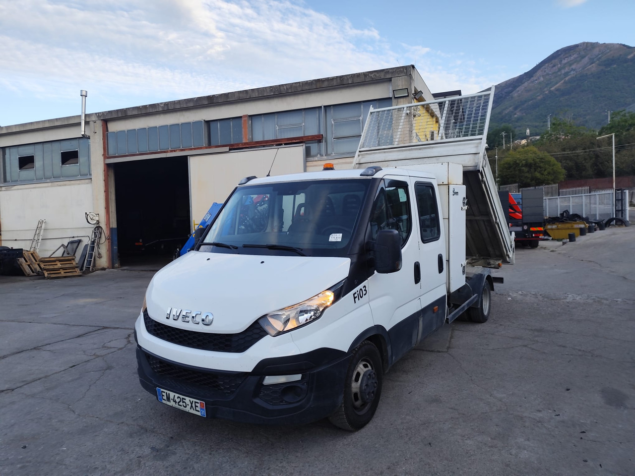 IVECO DAILY 35-140 - قلاب صغير: صورة 1 IVECO DAILY 35-140 - قلاب صغير: صورة 1