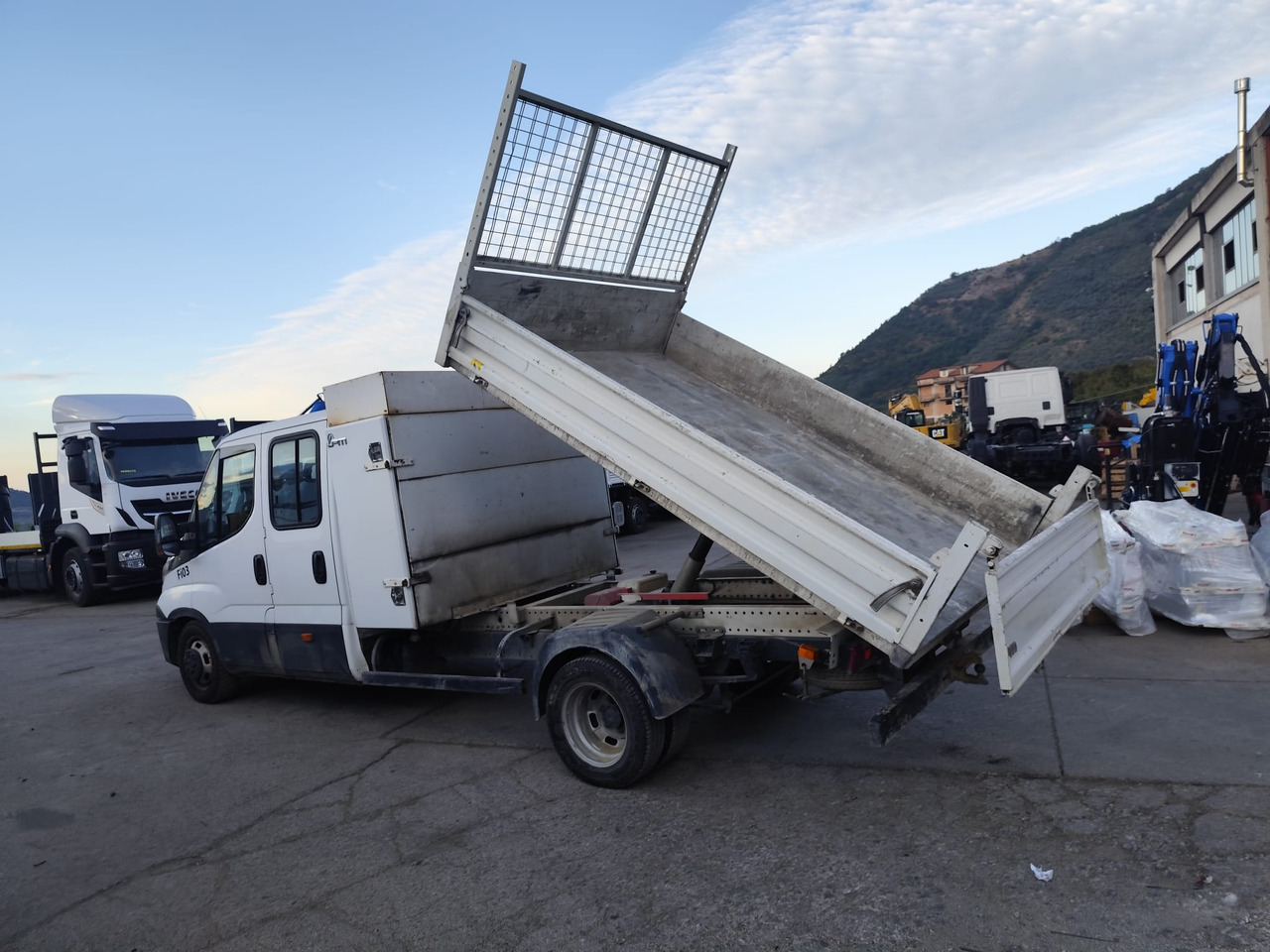 قلاب صغير IVECO DAILY 35-140: صورة 16