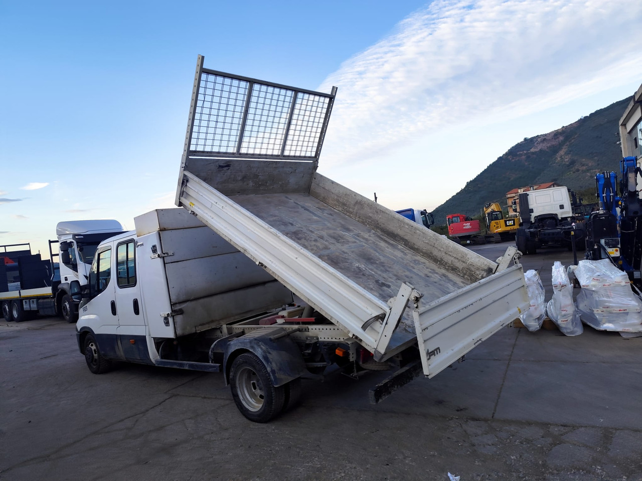 قلاب صغير IVECO DAILY 35-140: صورة 12