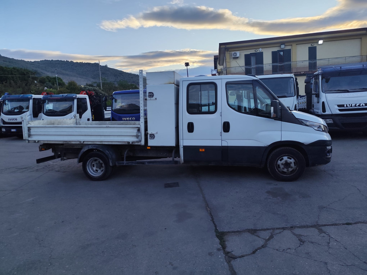 قلاب صغير IVECO DAILY 35-140: صورة 26