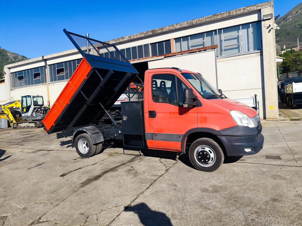 IVECO DAILY 35C13 - قلاب صغير: صورة 1 IVECO DAILY 35C13 - قلاب صغير: صورة 1