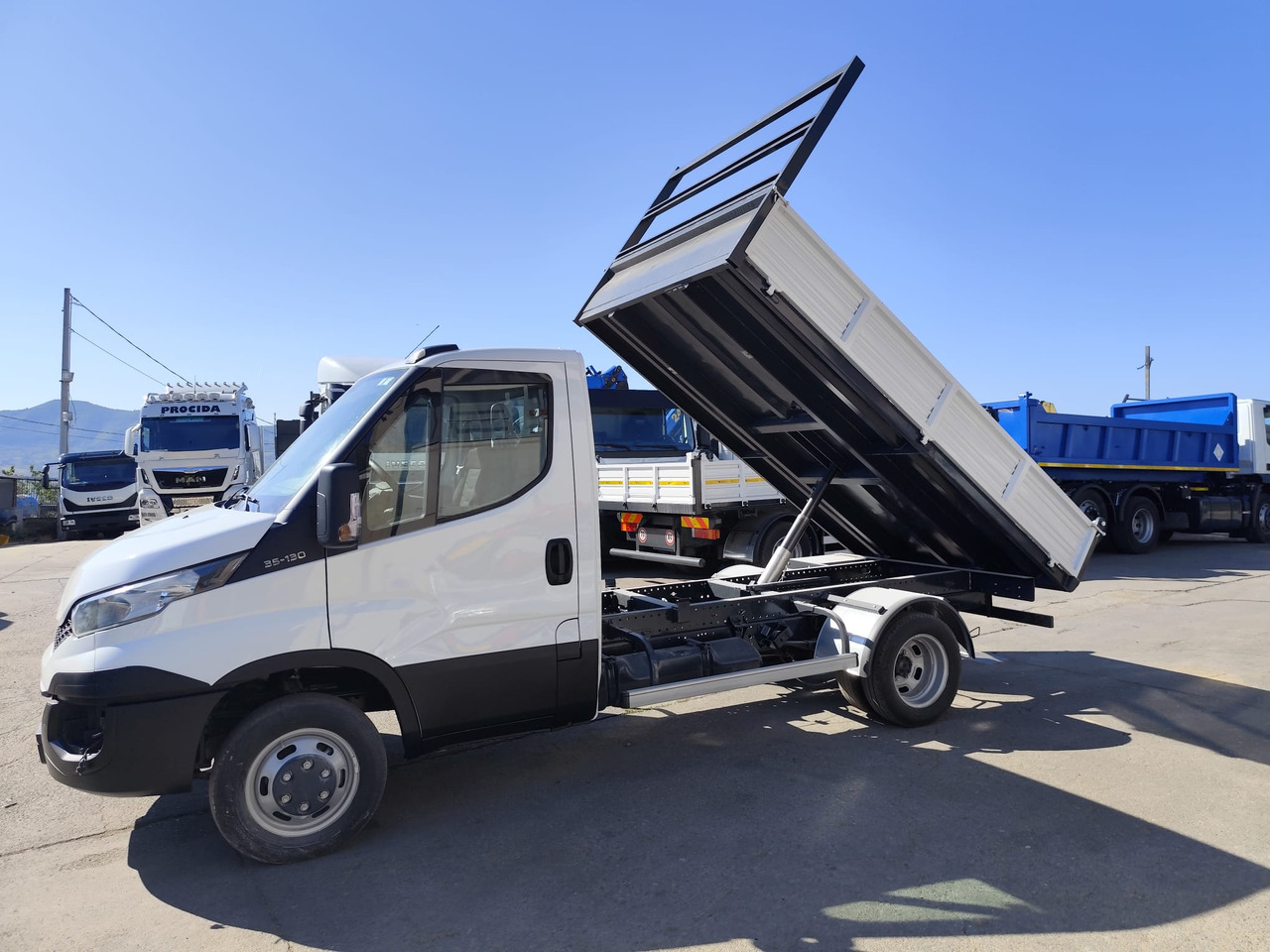 IVECO DAILY 35C13 - قلاب صغير: صورة 1 IVECO DAILY 35C13 - قلاب صغير: صورة 1