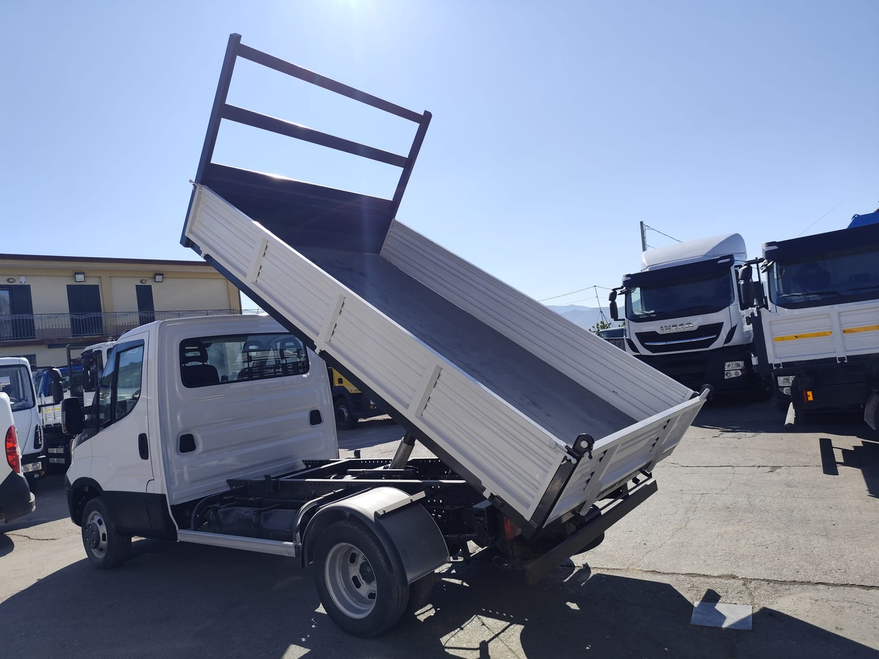 IVECO DAILY 35C13 - قلاب صغير: صورة 4 IVECO DAILY 35C13 - قلاب صغير: صورة 4