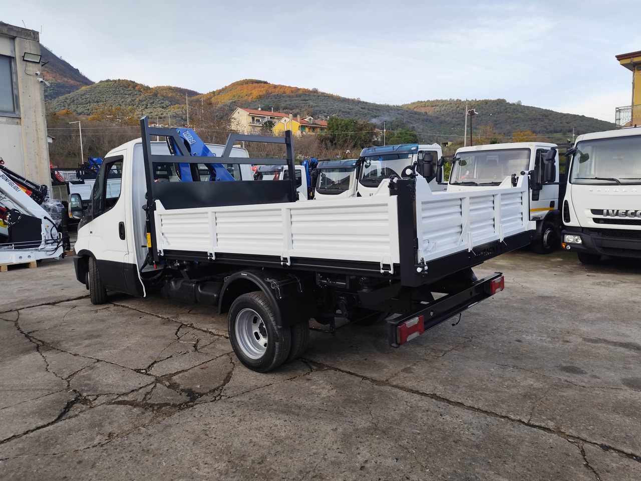 IVECO DAILY 35C15 - شاحنة كرين, قلاب صغير: صورة 3 IVECO DAILY 35C15 - شاحنة كرين, قلاب صغير: صورة 3