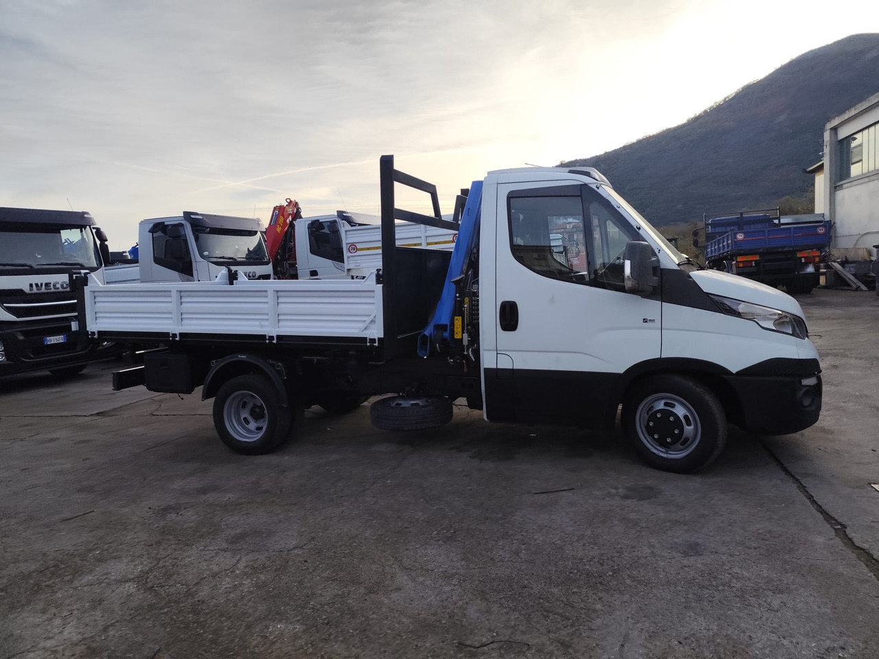IVECO DAILY 35C15 - شاحنة كرين, قلاب صغير: صورة 5 IVECO DAILY 35C15 - شاحنة كرين, قلاب صغير: صورة 5