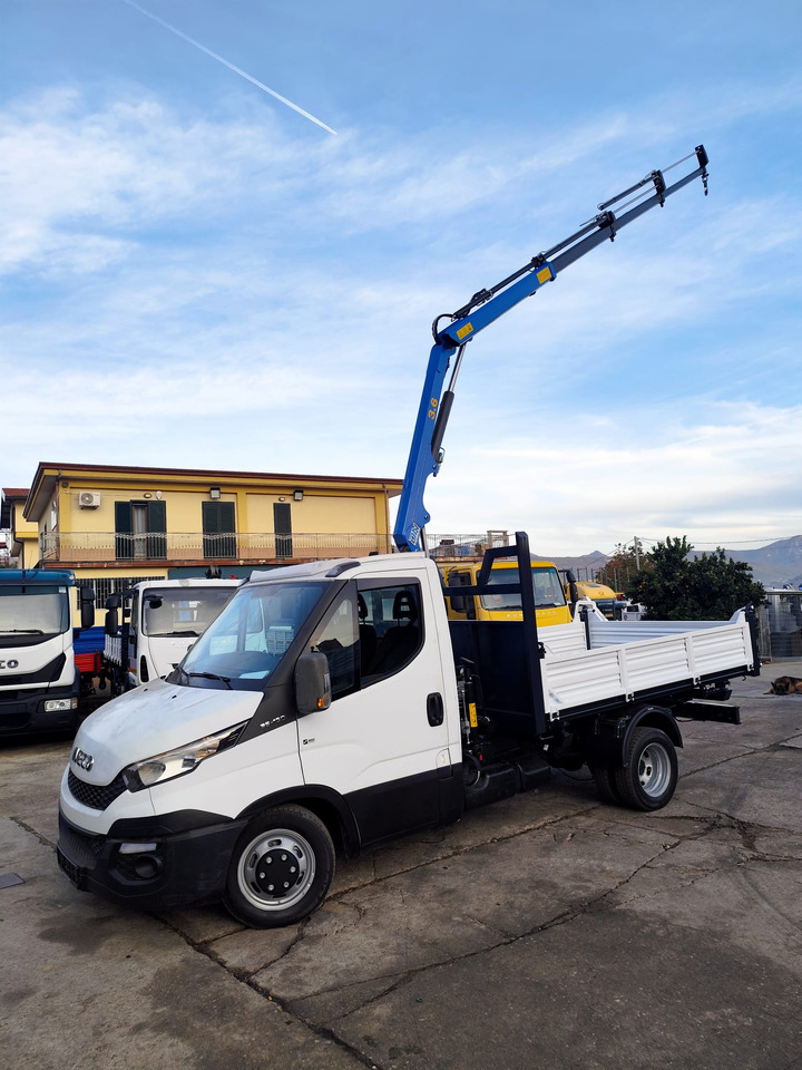 IVECO DAILY 35C15 - شاحنة كرين, قلاب صغير: صورة 1 IVECO DAILY 35C15 - شاحنة كرين, قلاب صغير: صورة 1