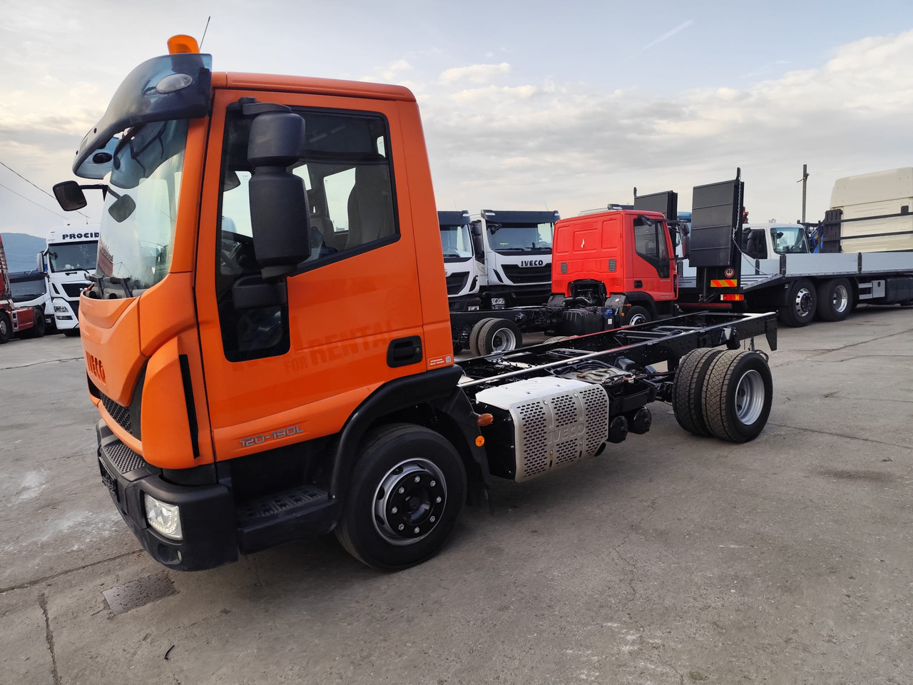 IVECO EUROCARGO 120-190L - شاحنة هيكل كابينة: صورة 4 IVECO EUROCARGO 120-190L - شاحنة هيكل كابينة: صورة 4