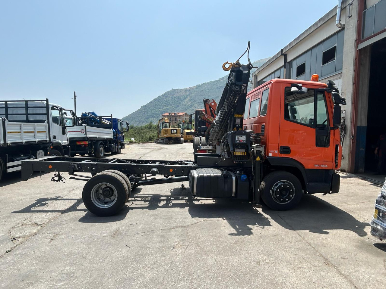 IVECO EUROCARGO 120-190L - شاحنة كرين: صورة 2 IVECO EUROCARGO 120-190L - شاحنة كرين: صورة 2