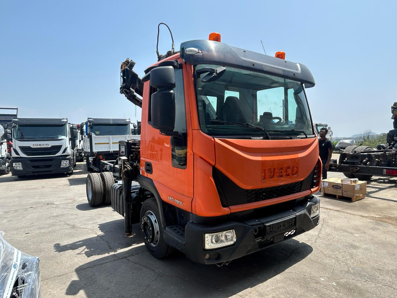 IVECO EUROCARGO 120-190L - شاحنة كرين: صورة 1 IVECO EUROCARGO 120-190L - شاحنة كرين: صورة 1