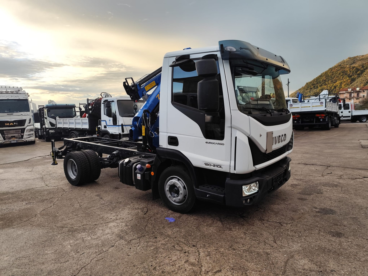 IVECO EUROCARGO 120-210 - شاحنة كرين, شاحنة قلاب: صورة 1 IVECO EUROCARGO 120-210 - شاحنة كرين, شاحنة قلاب: صورة 1