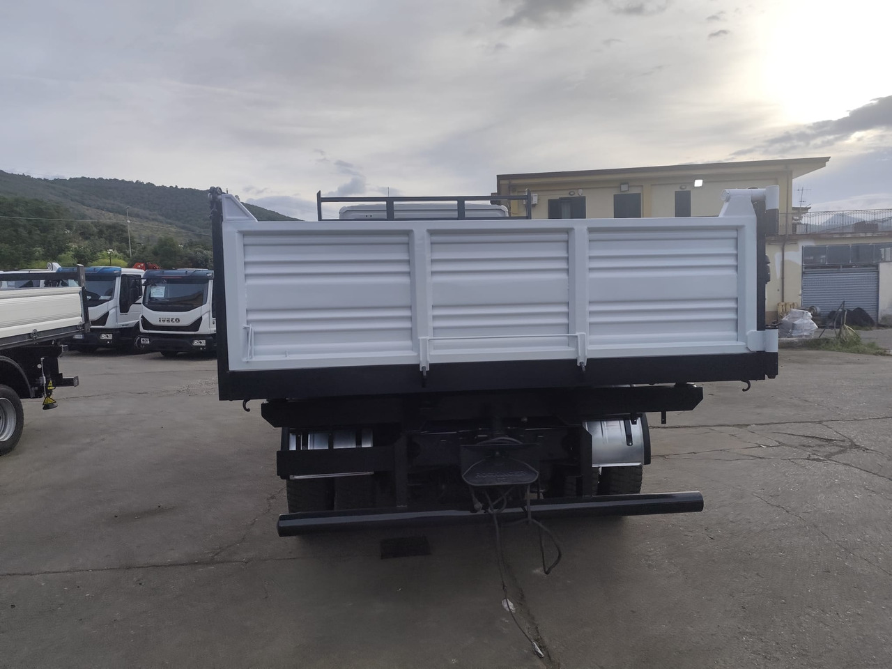 IVECO EUROCARGO 120E25 - شاحنة قلاب: صورة 5 IVECO EUROCARGO 120E25 - شاحنة قلاب: صورة 5