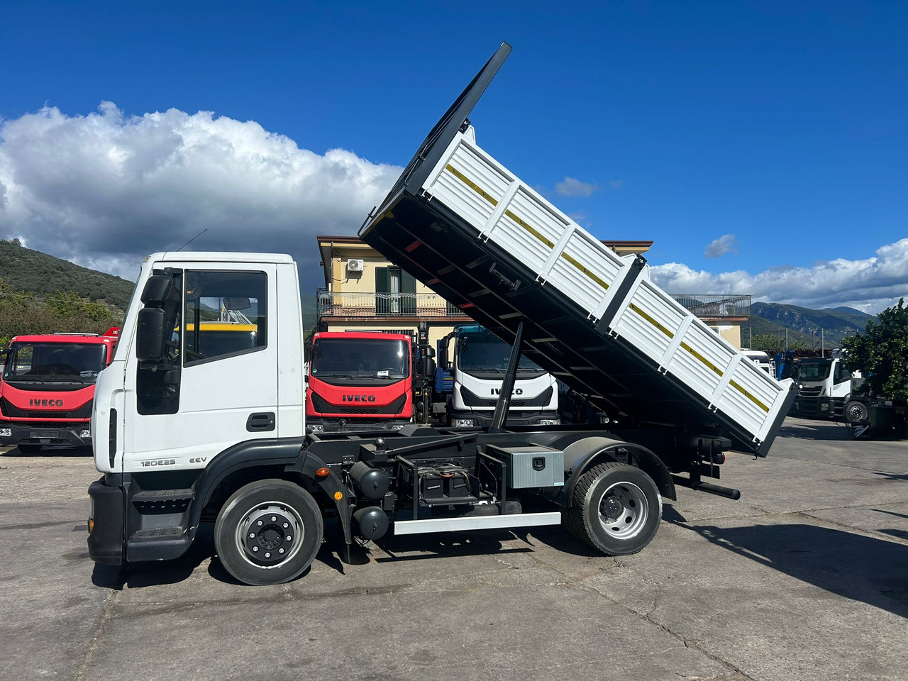 IVECO EUROCARGO 120E25 - شاحنة قلاب: صورة 2 IVECO EUROCARGO 120E25 - شاحنة قلاب: صورة 2