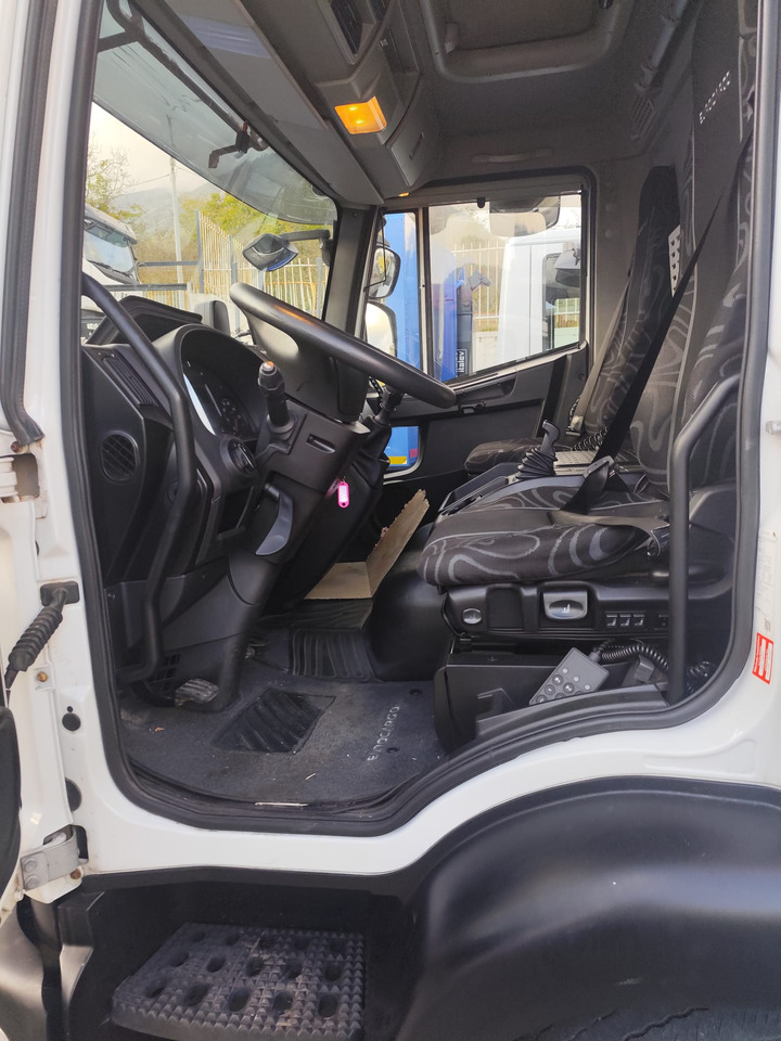 IVECO EUROCARGO 140-250 - شاحنة هيكل كابينة: صورة 3 IVECO EUROCARGO 140-250 - شاحنة هيكل كابينة: صورة 3