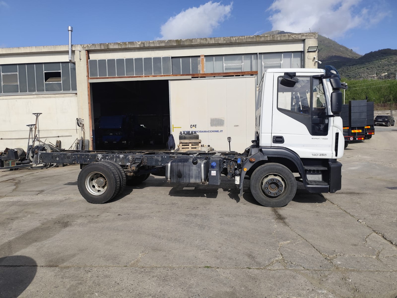 IVECO EUROCARGO 140-250 - شاحنة هيكل كابينة: صورة 4 IVECO EUROCARGO 140-250 - شاحنة هيكل كابينة: صورة 4