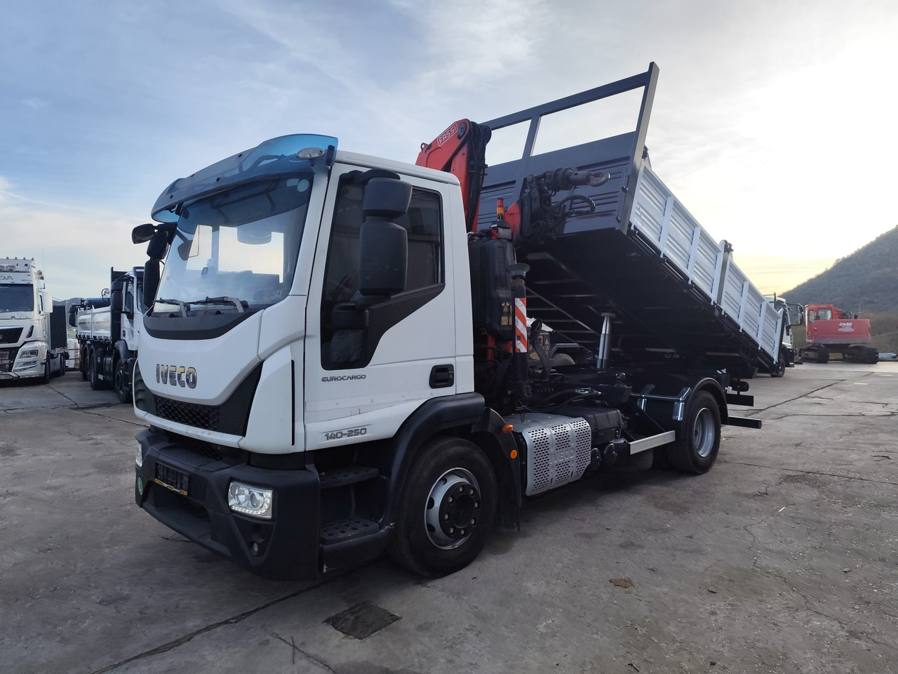 IVECO EUROCARGO 140-250 - شاحنة كرين: صورة 1 IVECO EUROCARGO 140-250 - شاحنة كرين: صورة 1