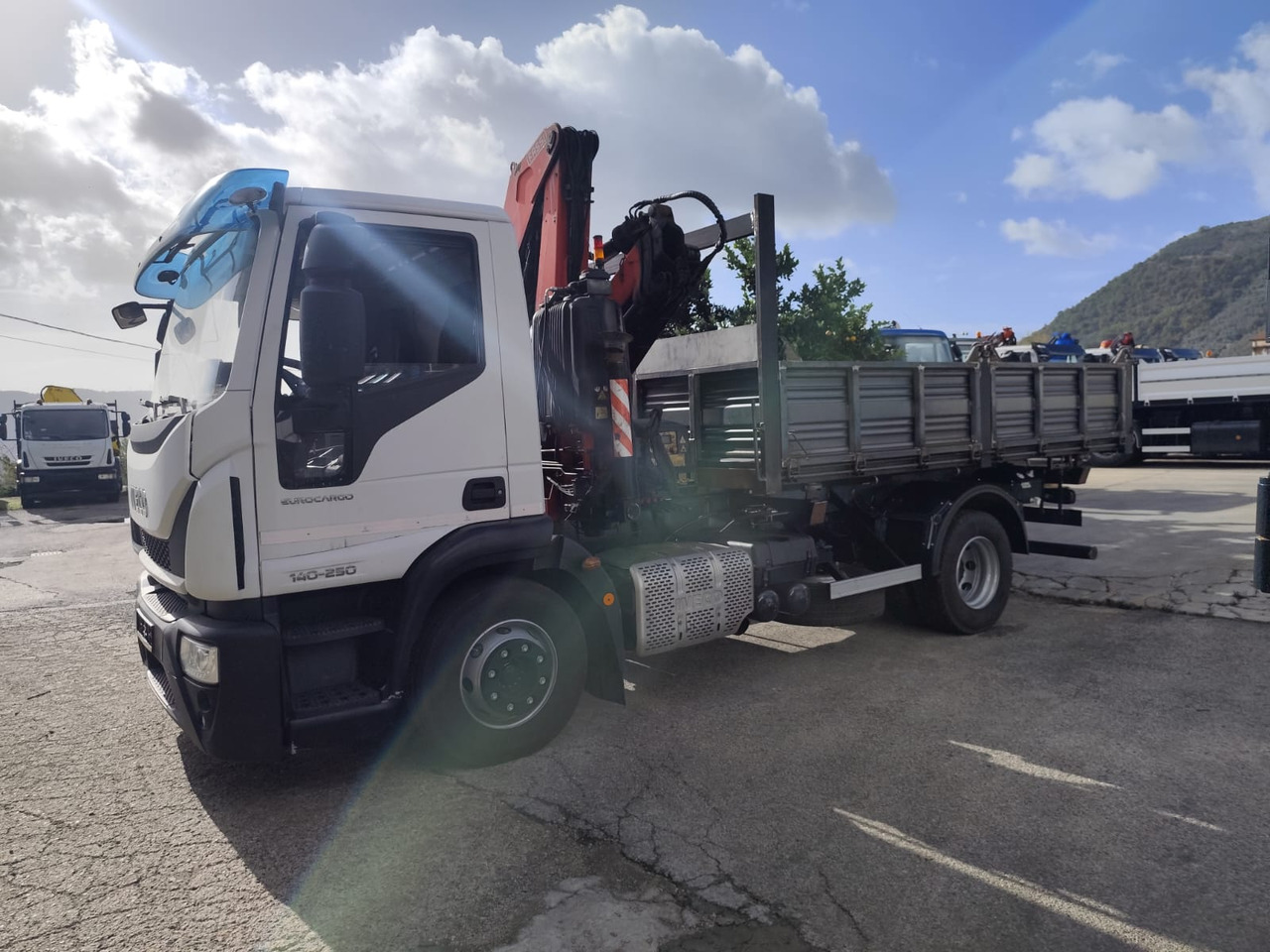 IVECO EUROCARGO 140-250 - شاحنة كرين: صورة 2 IVECO EUROCARGO 140-250 - شاحنة كرين: صورة 2