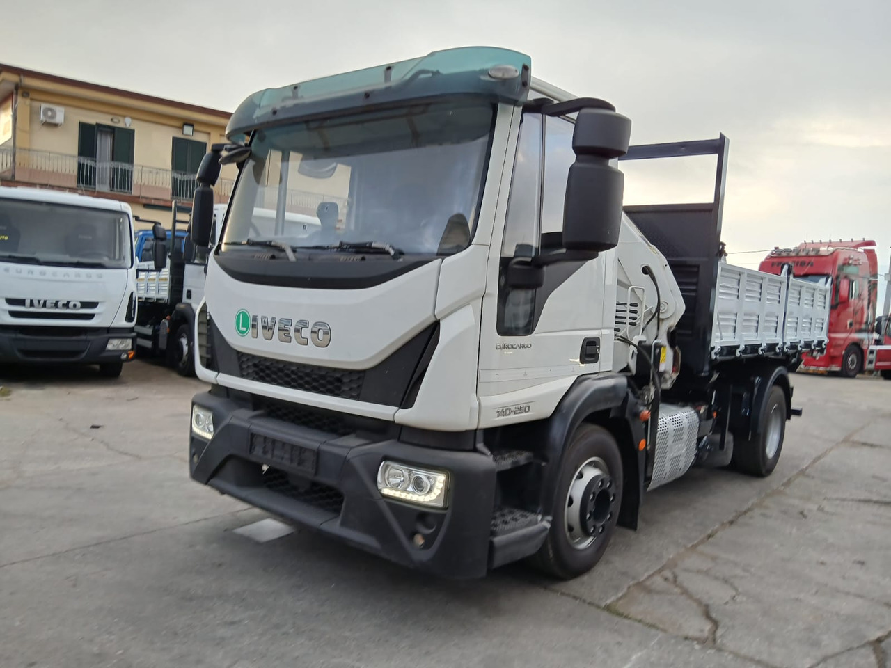 IVECO EUROCARGO 140-250 - شاحنة كرين: صورة 2 IVECO EUROCARGO 140-250 - شاحنة كرين: صورة 2