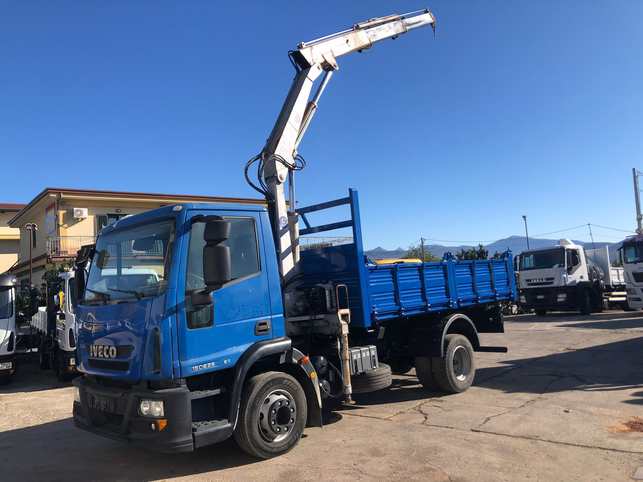 IVECO EUROCARGO 150E25P - شاحنة كرين: صورة 1 IVECO EUROCARGO 150E25P - شاحنة كرين: صورة 1